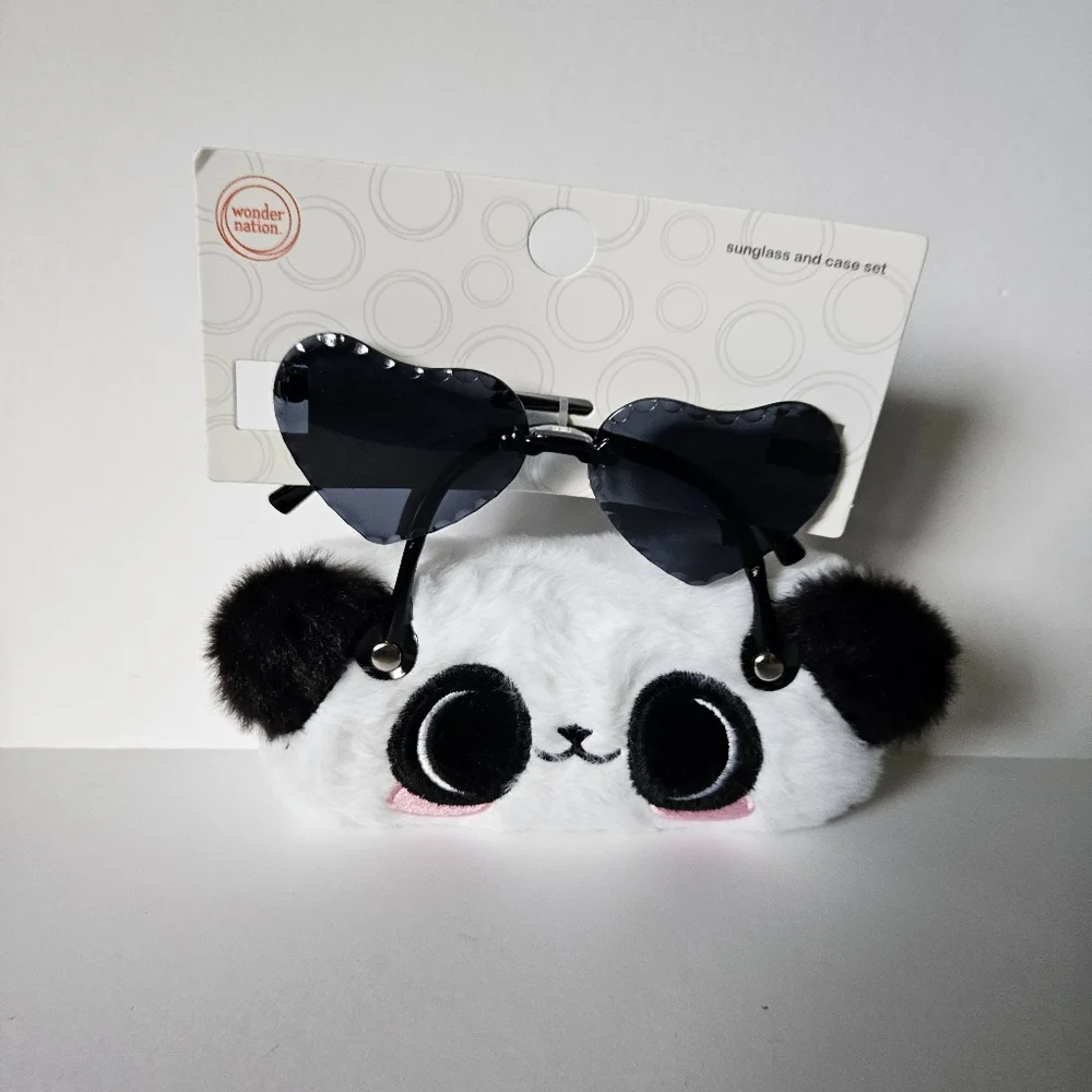 🧃Wonder Nation Heart Sunglasses with Panda Case